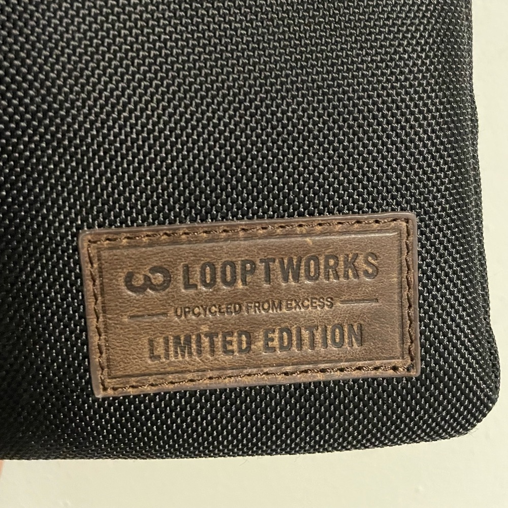 Authentic Looptworks Sustainable Camera Bag - Picture 4 of 8